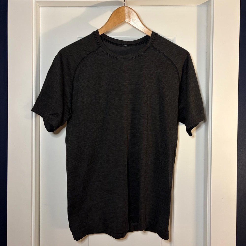Lululemon Metal Vent Tech Short Sleeve – Heathered Black – Men’s Medium